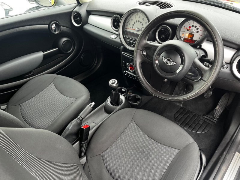 MINI HATCH