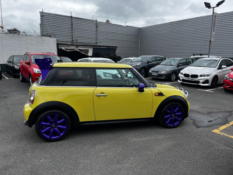 MINI HATCH