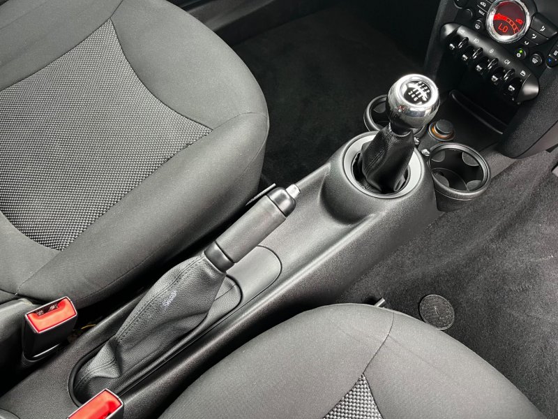 MINI HATCH