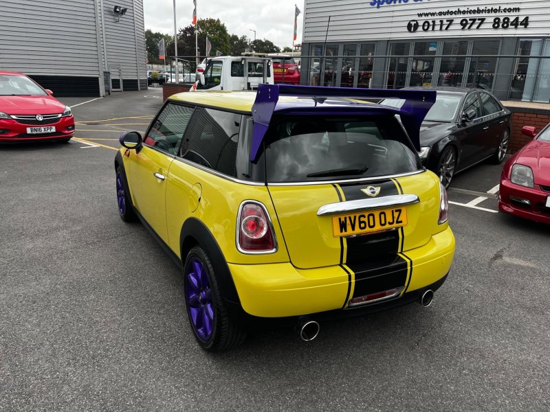 MINI HATCH