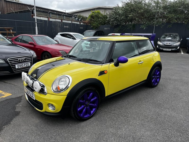 MINI HATCH