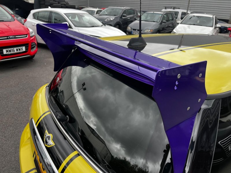 MINI HATCH