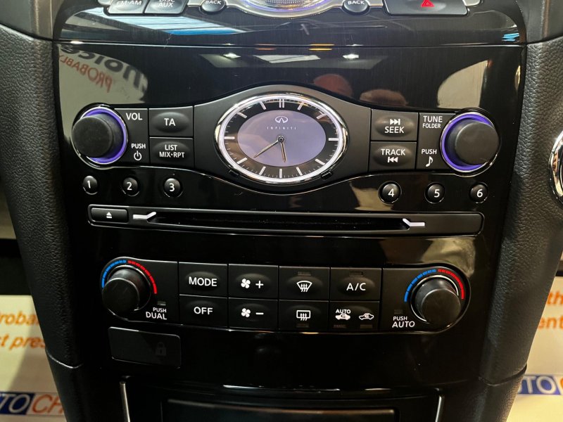 INFINITI QX70