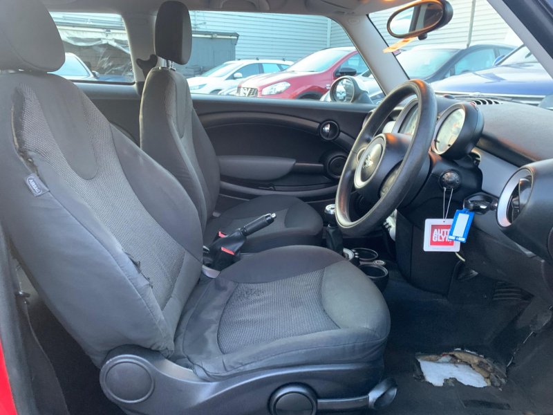 MINI HATCH