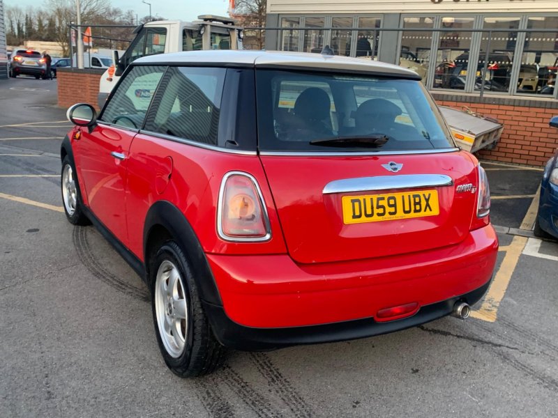 MINI HATCH