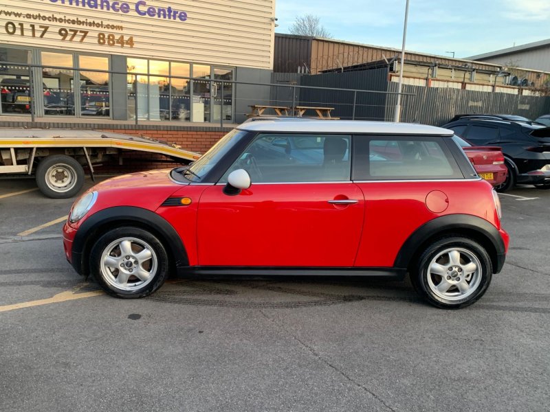 MINI HATCH