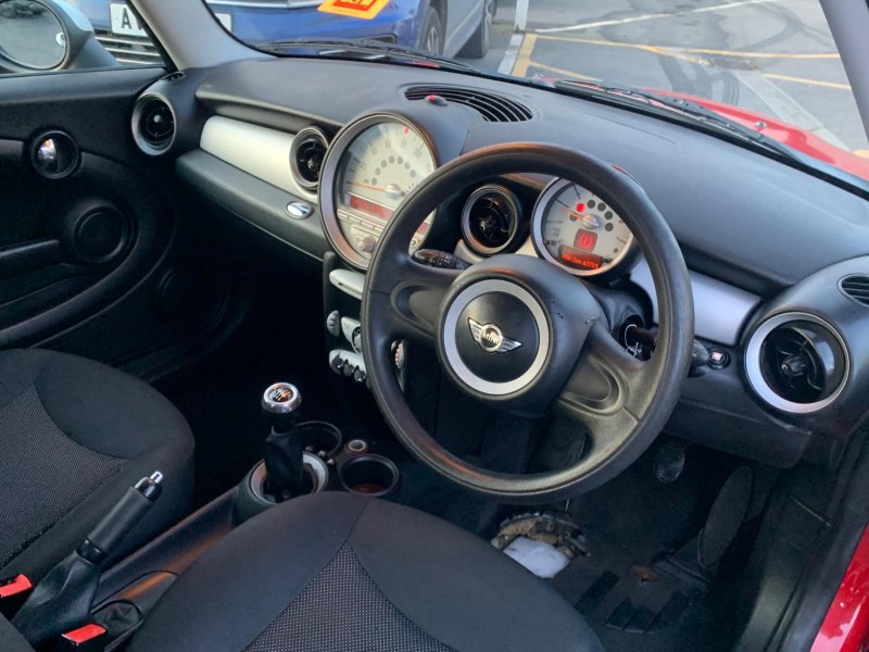 MINI HATCH