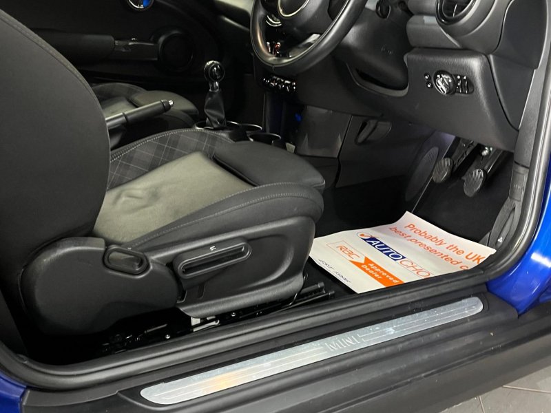 MINI HATCH