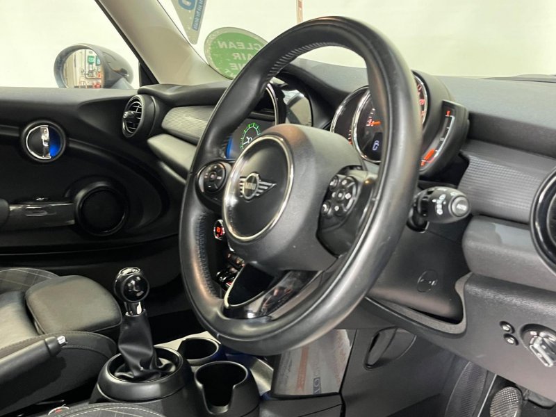 MINI HATCH