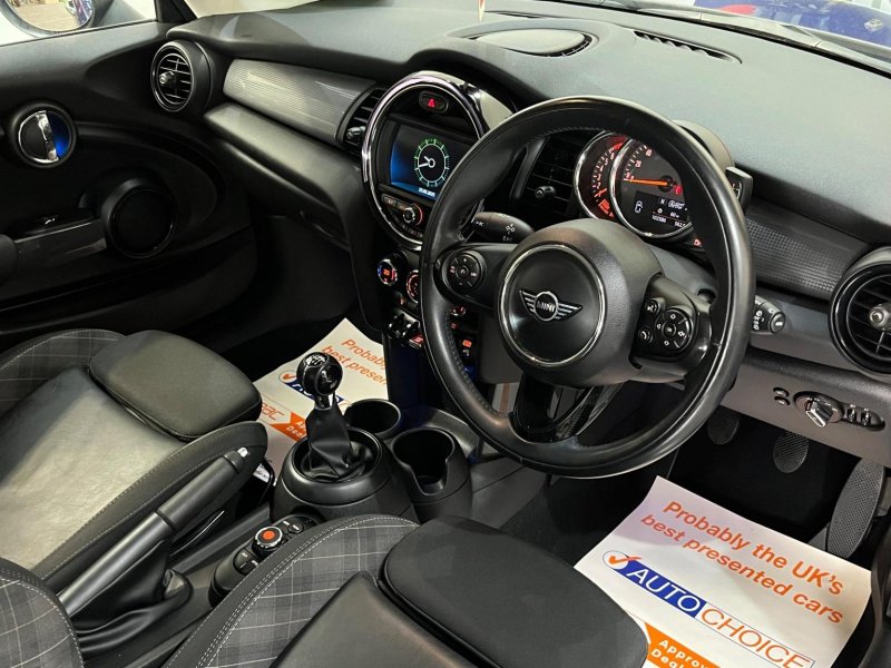 MINI HATCH
